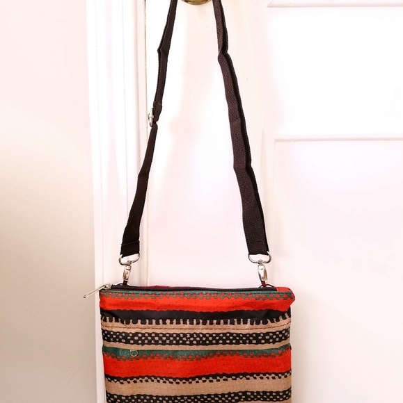 *HOST PICK* Tribal Patterned Crossbody - Picture 2 of 4